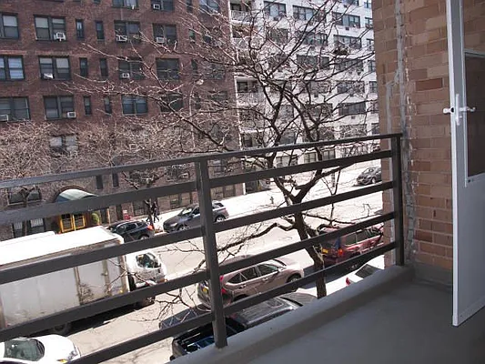 Rented by Metropolis Real Estate of Manhattan | media 19