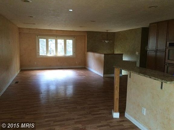 3rd image of 1390 Greenway Dr