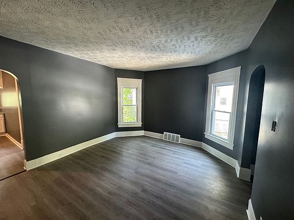 4th image of 2048 W 95th St #Dn