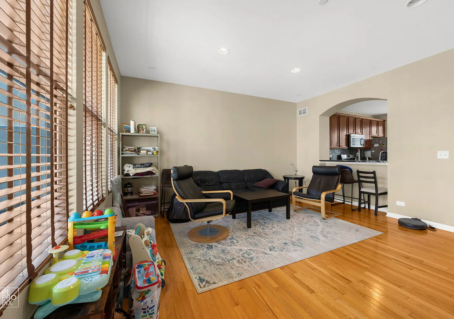 3 bed, 2.5 bath, 1464 sqft, $3,400 — Photo 4
