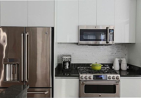 5th image of 160 W 62nd St APT 39H