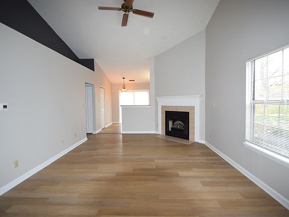 5th image of 5231 Pin Oak Dr