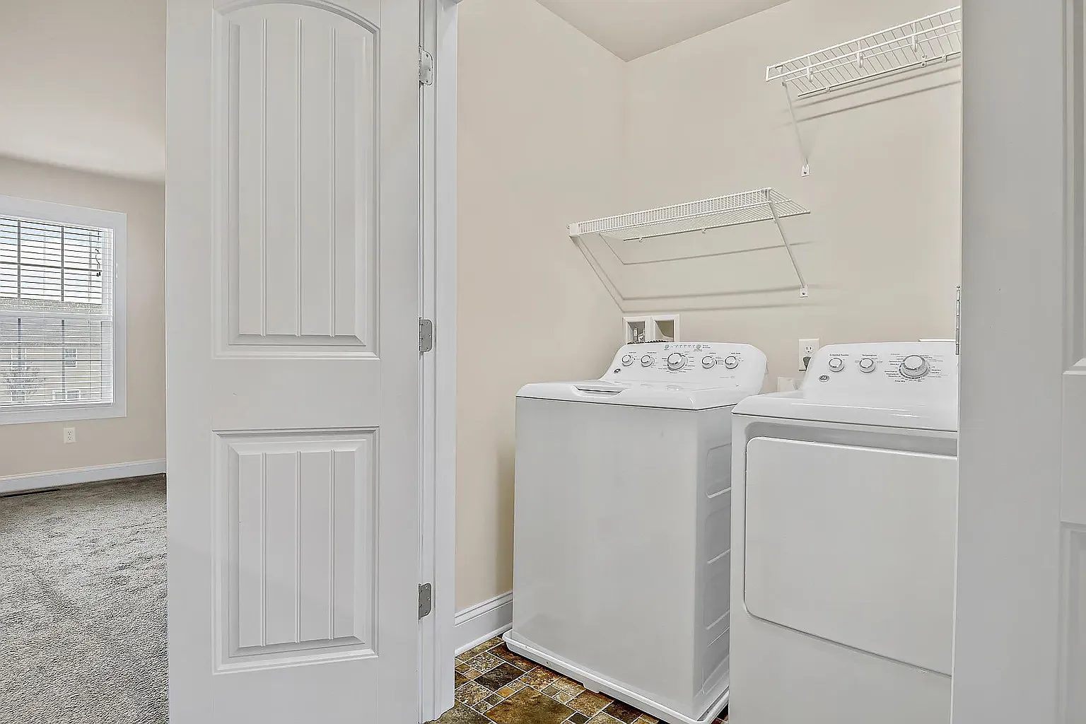 3 bed, 2.5 bath, 2520 sqft, $2,515 — Photo 4