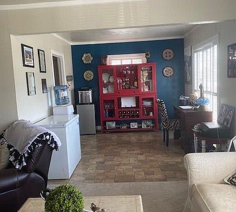 4th image of 313 Sunset Ln