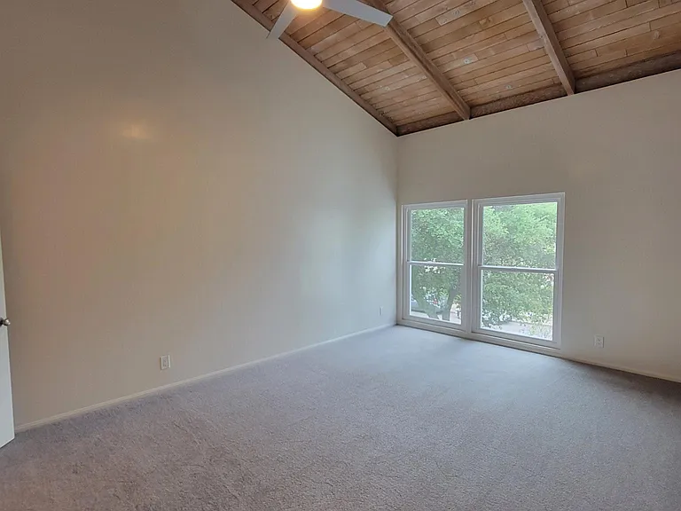 2638 State St — Photo 10
