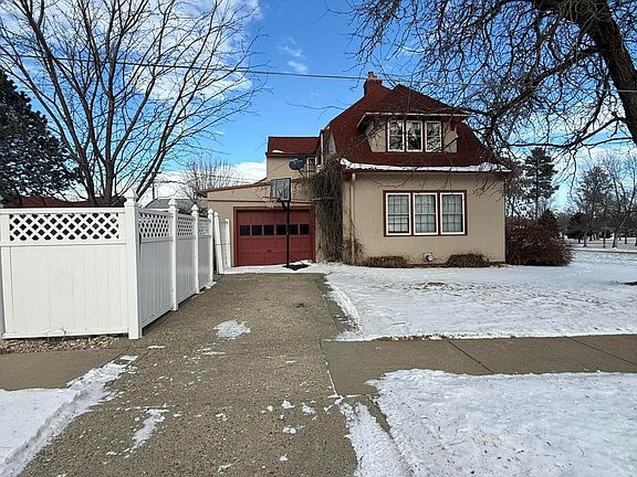 5th image of 603 1st Ave W