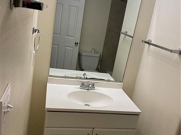 5th image of 900 Pecan St #203