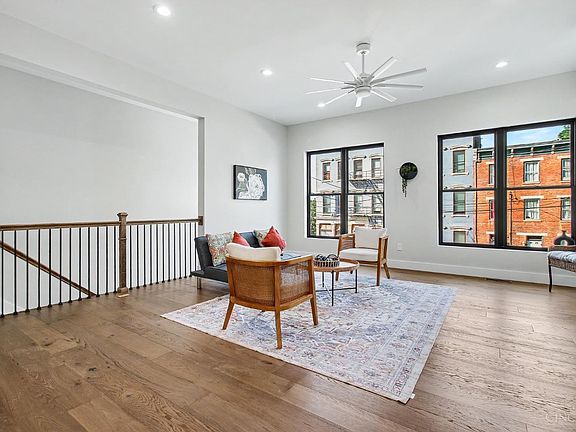 3rd image of 148 Mulberry St