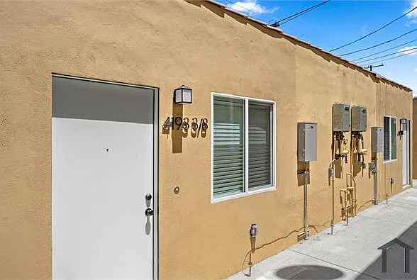 Studio, 300 sqft, $1,425 — Photo 4