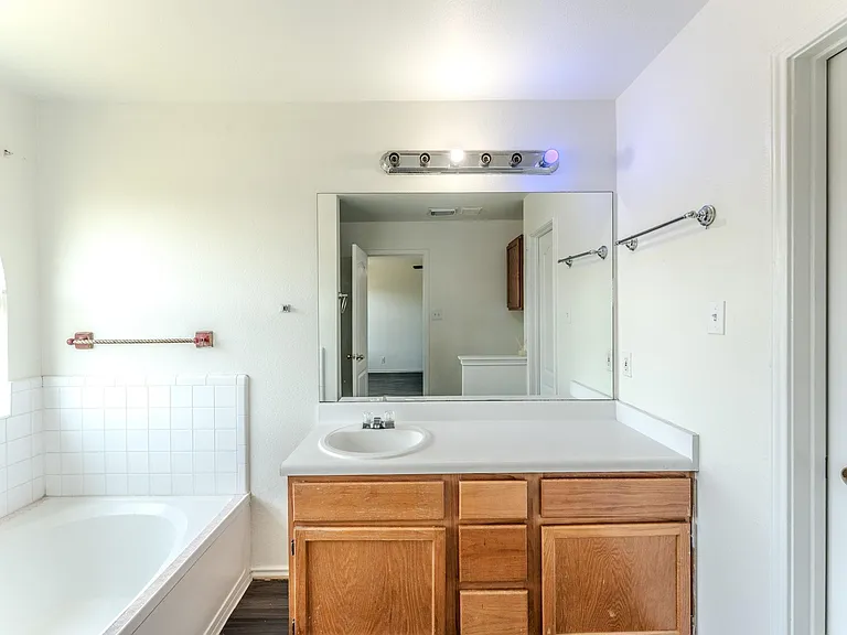 1339 Diamond Blf — Photo 12
