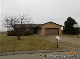 2104 E Trailside Dr N, Mahomet, IL 61853