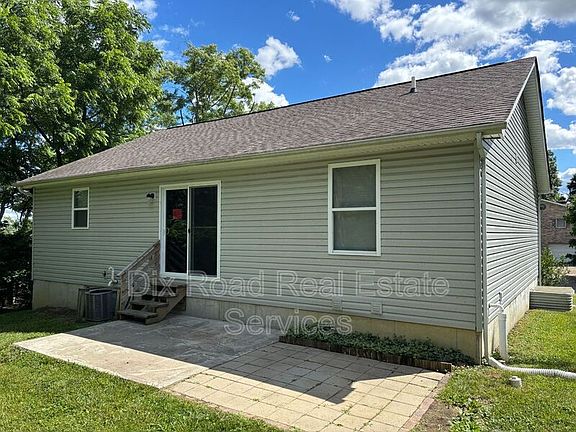 3rd image of 794 Carriage Hill Ln