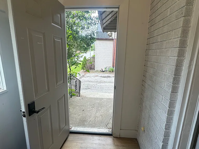 101 Oxford St W #MAIN — Photo 15