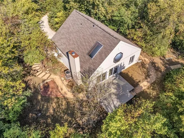 140 Hatchell Rd, Tonganoxie, KS 66086