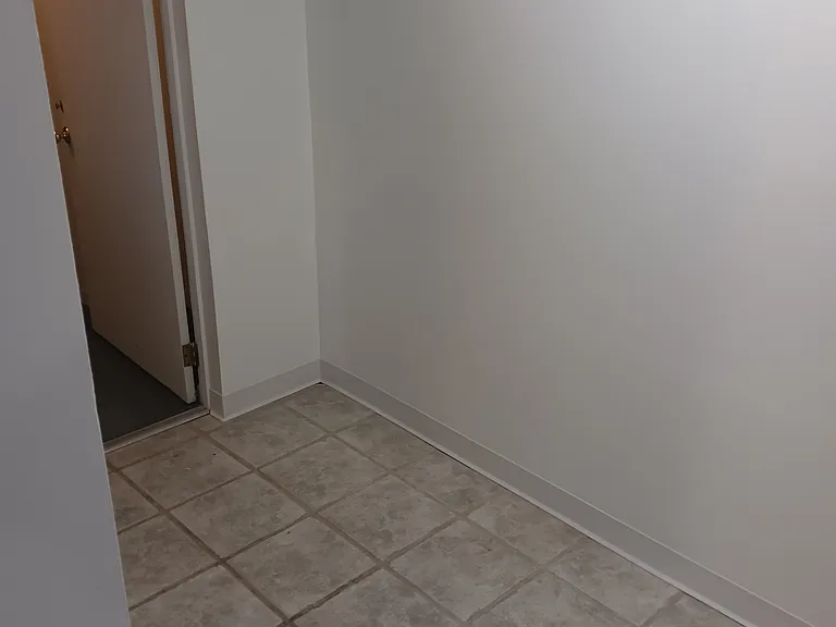 W162N11651 Park Ave #1B — Photo 3