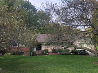 902 Willow Ln, Sleepy Hollow, IL 60118