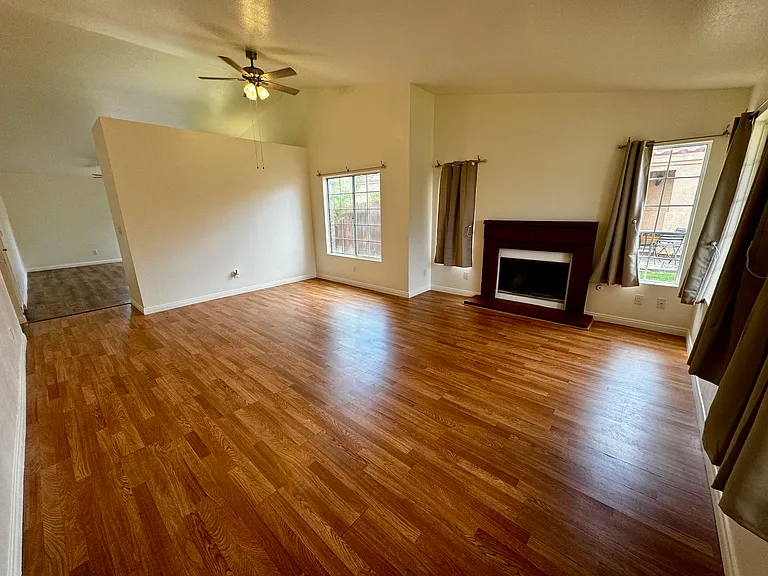 2204 Mark Ave — Photo 3