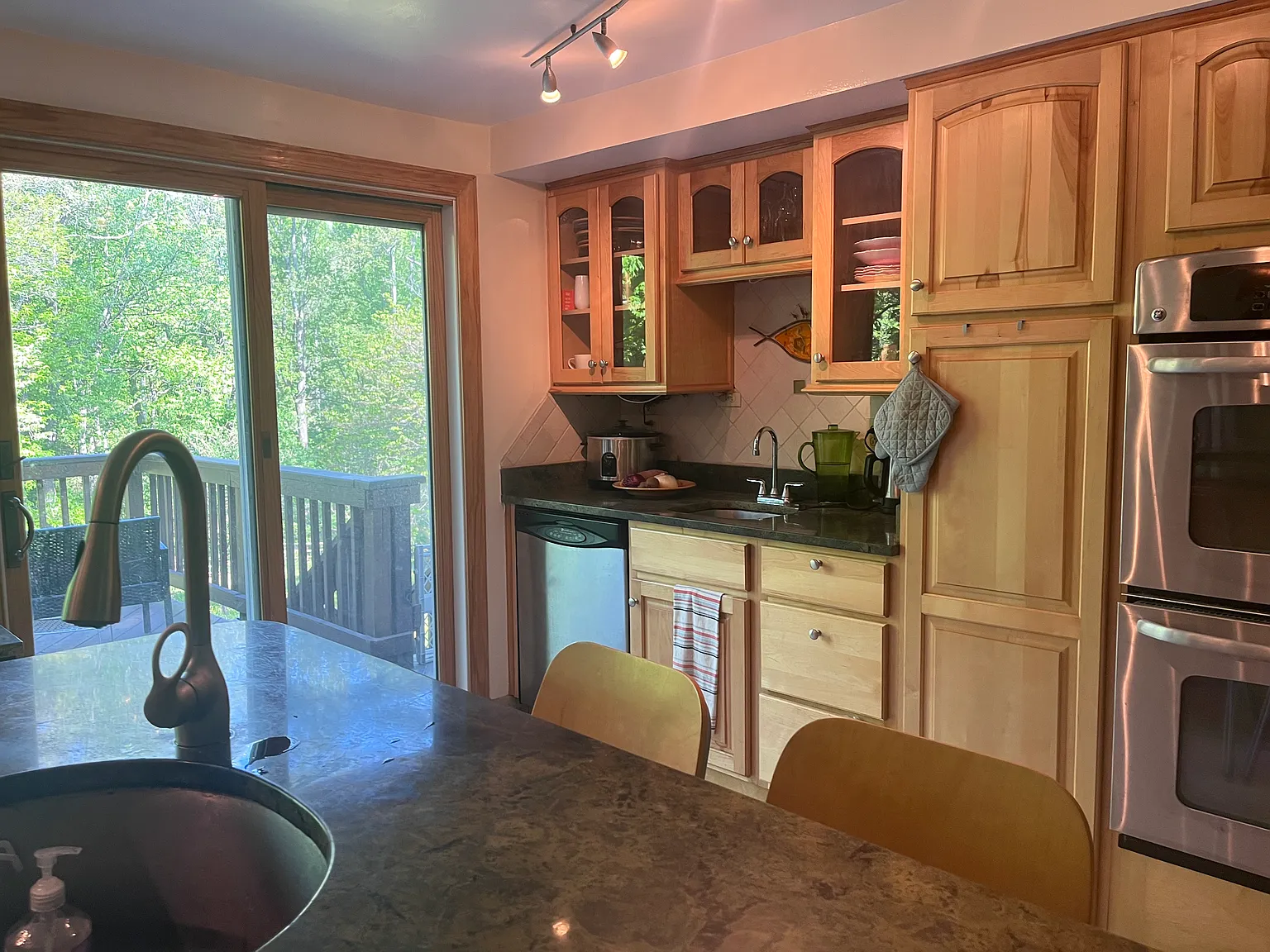 5 bed, 2160 sqft, $4,200 — Photo 4