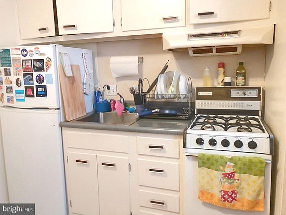 5th image of 604 S Washington Sq APT 1401