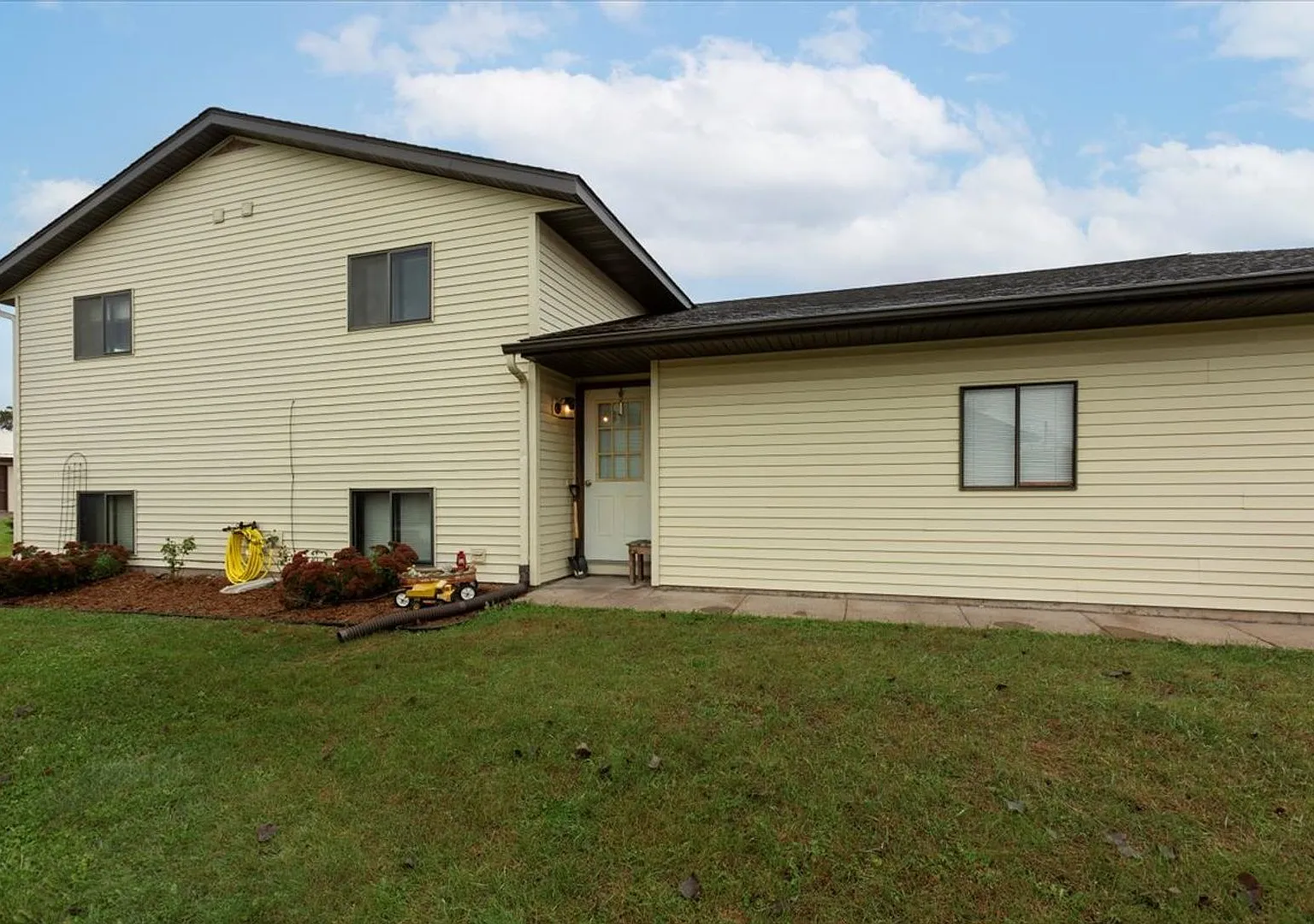 Niblett Bros- 2911 Edgewood — Photo 4