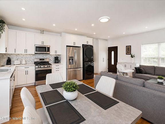 5th image of 109 Yetman Ave