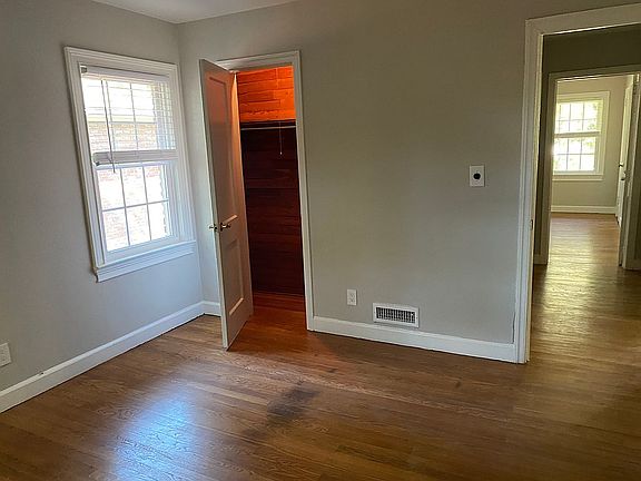 2nd image of 1732 Monroe Dr NE #Upstairs