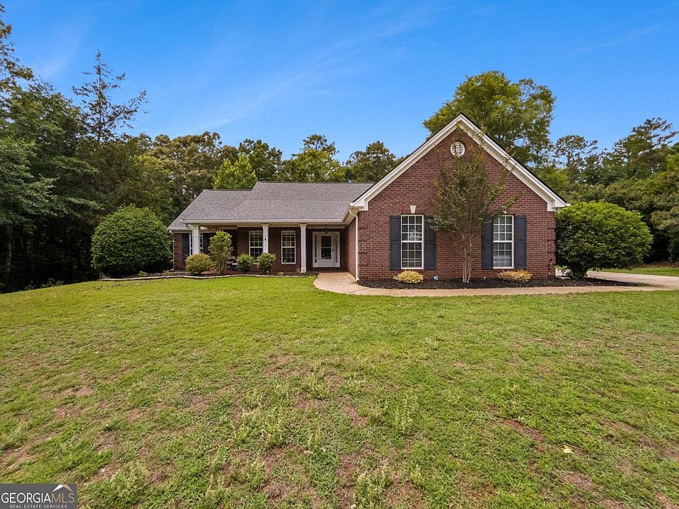 1st image of 210 Lexington Cir