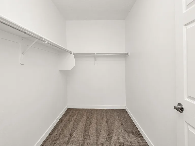 The Guthrie Flats — Photo 18