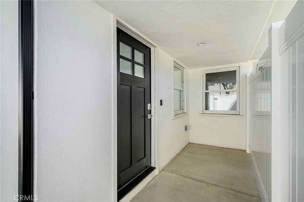 2 bed, 810 sqft, $3,450 — Photo 2