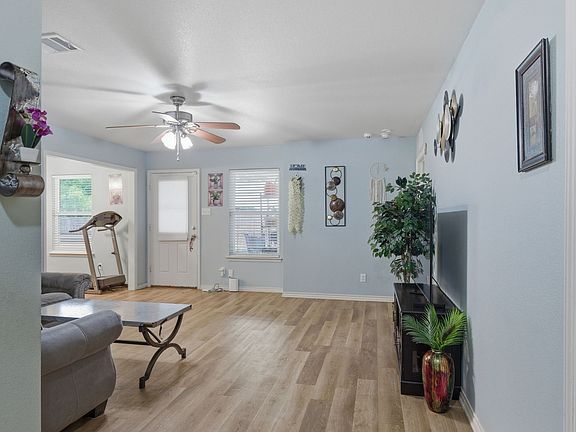 4th image of 1502 SE 19th Ave