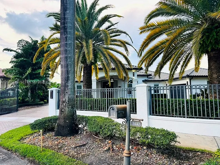3440 SW 132nd Ct — Photo 8