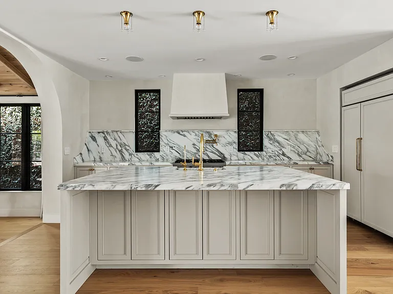 738 San Lorenzo St — Photo 3