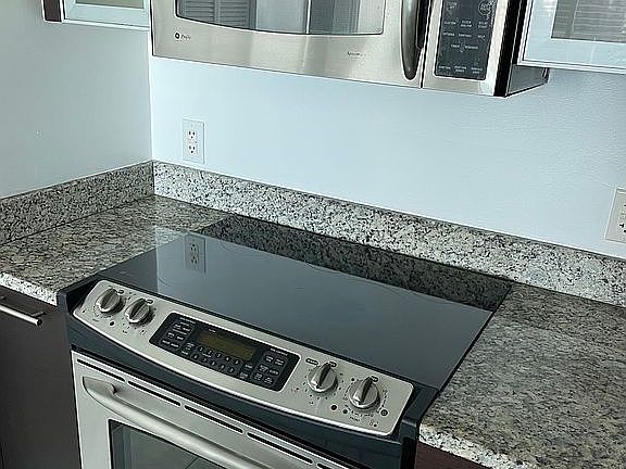 5th image of 951 Brickell Ave APT 3303