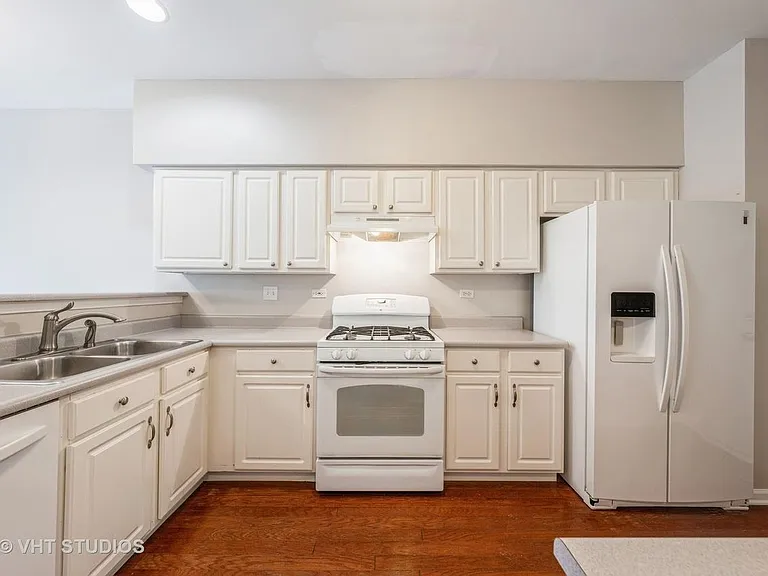 815 Asbury Dr — Photo 3
