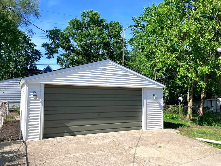 959 E Shevlin Ave — Photo 4
