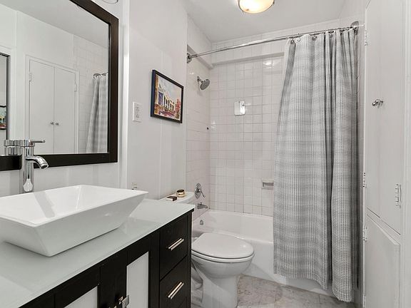 4th image of 111 3rd Ave APT 2A