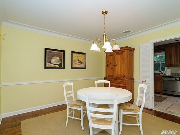 4th image of 10 Merillon Ave