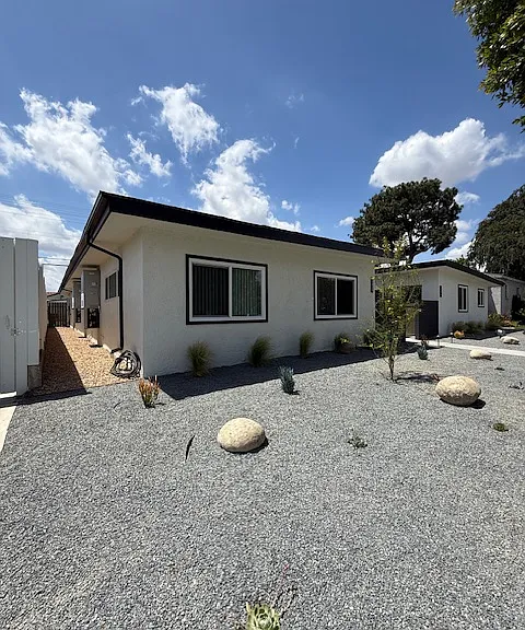 1509 N Hollywood Way #C — Photo 2