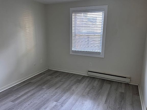 5th image of 34 Pleasant St #Q
