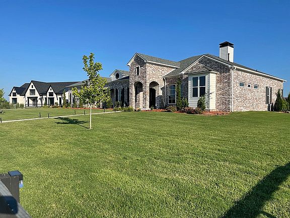 3rd image of 113 Averie Ln