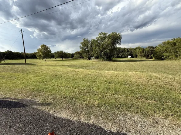 124 W Cherry Dr, Azle, TX 76020