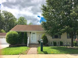 3 Dey St, Englishtown, NJ 07726