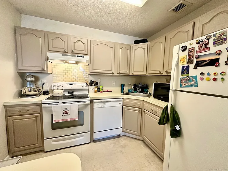 1001 Twin Circle Dr #1001 — Photo 8