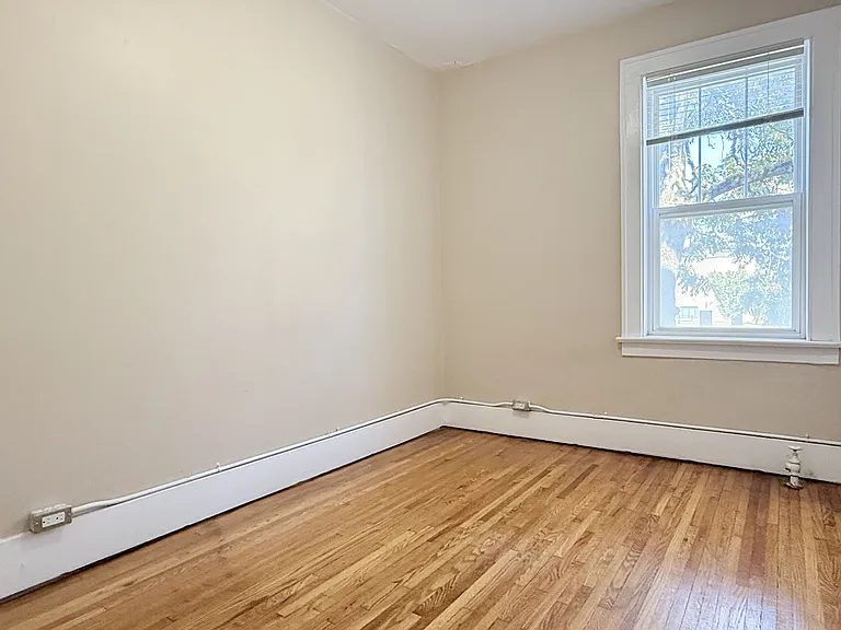 524 Pitt St W #206 — Photo 5