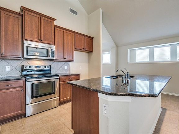 4th image of 2740 Pine Trail Dr
