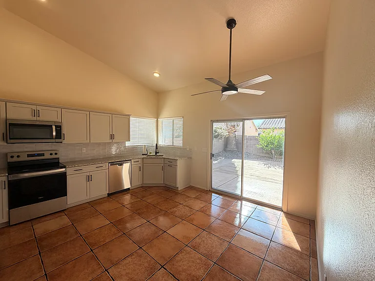 9005 N Lawndale Dr — Photo 19