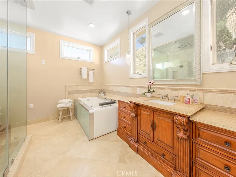 3546 Dixie Canyon Pl — Photo 12