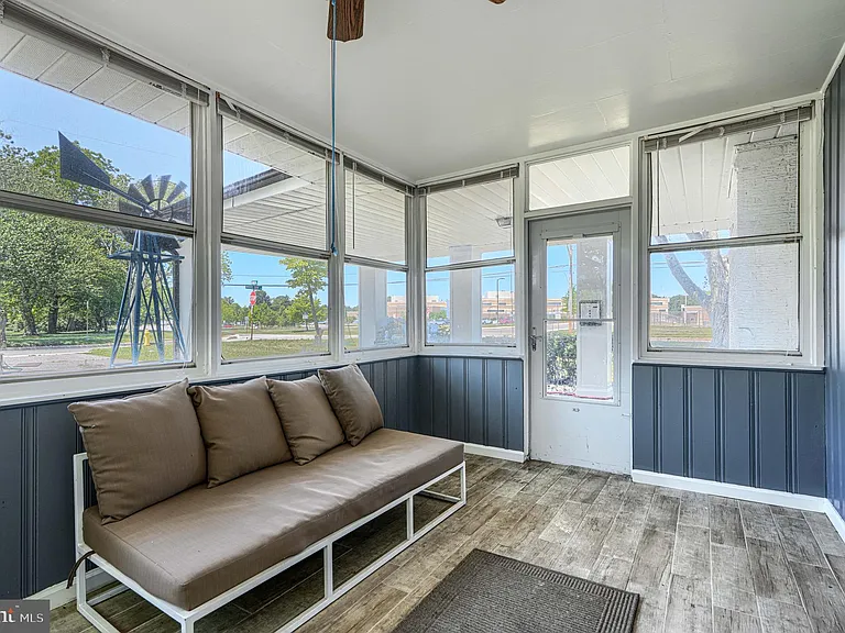 520 White Oak Dr — Photo 10