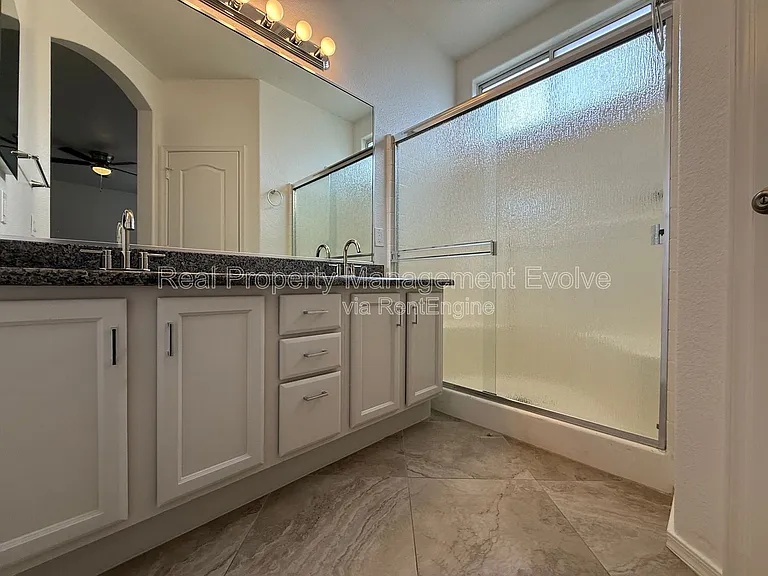 11913 W Jackson St — Photo 18