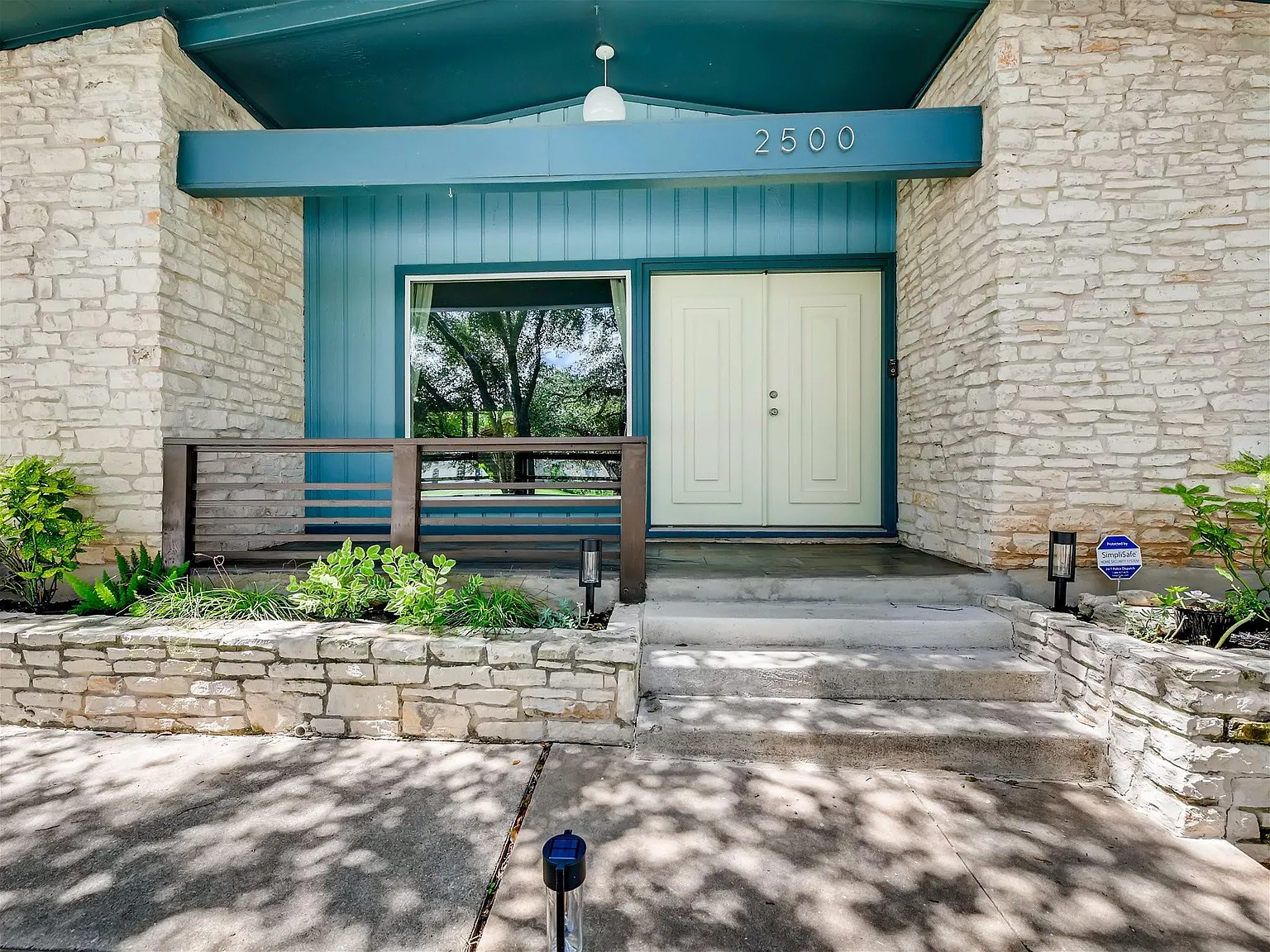 3 bed, 2.0 bath, 1412 sqft, $3,500 — Photo 3